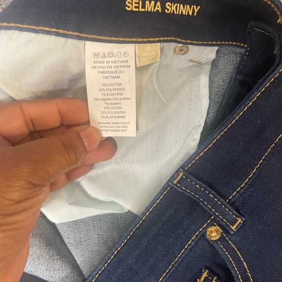 Michael Kors - Picture 2 of 4